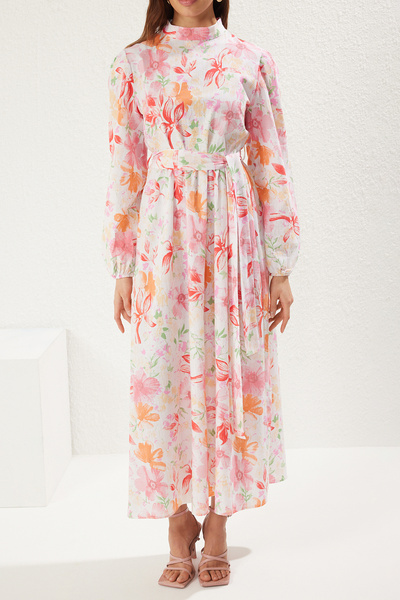 Trendyol Modest Ροζ φλοράλ στάμπα καλοκαιρινό λεπτό βαμβακερό υφαντό φόρεμα TCTSS25EB00067