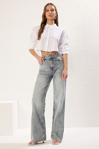 Trendyol Collection Graue Jeans mit weitem Bein – reguläre Taille TWOSS25JE00062