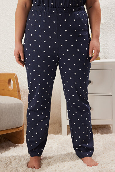 Trendyol Curve Námořnická modrá sada pleteného pyžama se vzorem srdce TBBSS25AI00023