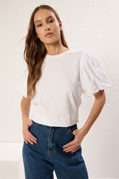 Trendyol Collection Tricou alb tricotat cu mânecă cu balon - 100% bumbac, croială obișnuită TWOSS25TS00064