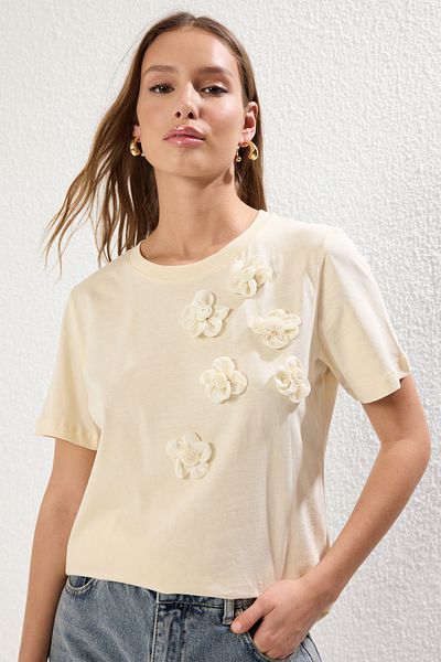 Trendyol Collection Virágrészlet 100% pamut kiegészítők póló - TWOSS25TS00026