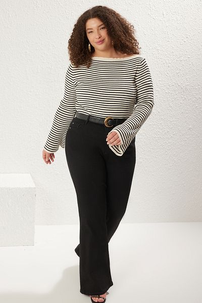 Trendyol Curve Mehrfarbig gestreifter Strickpullover mit weitem Ärmel TBBAW25AN00065