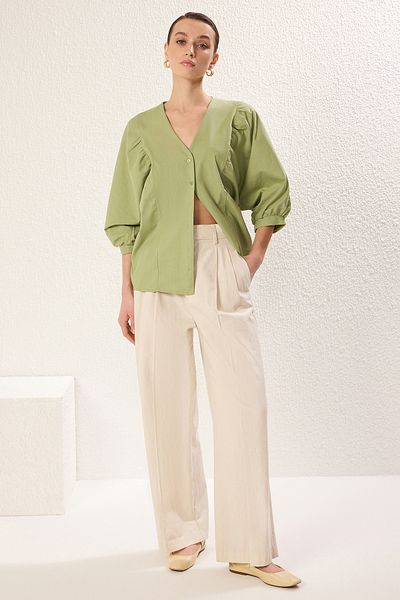 Trendyol Collection Khakifarbenes, gewebtes Hemd mit Fledermausärmeln und normaler Passform TWOSS20GO0076