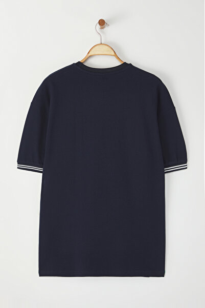 Trendyol Collection Sötétkék hímzésű, túlméretezett kötöttáru póló - szalagos részlet, texturált TMNSS25TS00019