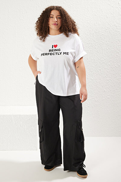 Trendyol Curve Λευκό μπλουζάκι με λαιμόκοψη μεγάλου μεγέθους - TBBSS25BF00034