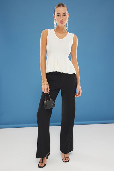 Trendyol Collection Ecru V-Neck Peplum Premium Yarn / Special Yarn Knitwear Blouse Twoss25Bz00190