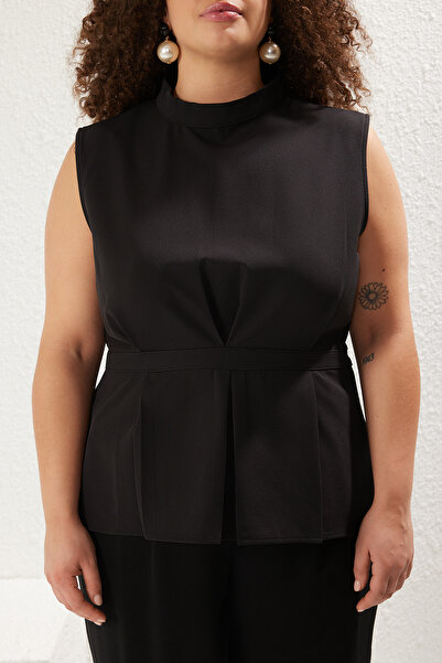 Trendyol Curve Černá blůza Finike Woven Plus Size