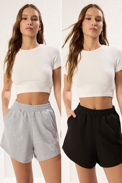 Trendyol Collection Bequeme, gestanzte, flexible Strick-Shorts und Bermudas in Grau-Melange und Schwarz – 2er-Pack TWOSS25SR00084