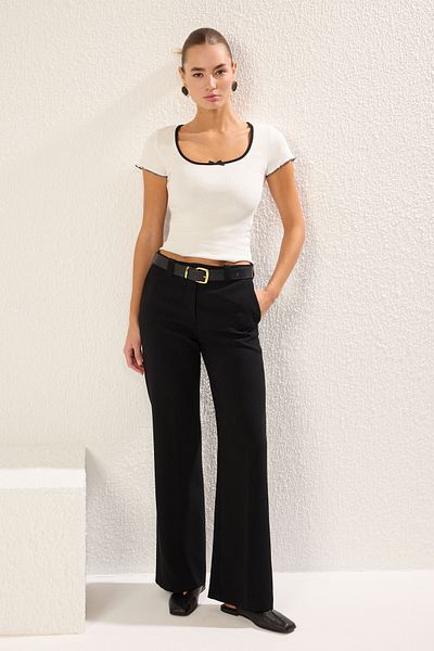 Trendyol Collection Εκρού φιόγκο - Μπλούζα με ραβδώσεις Esenk που κάθεται στο σώμα TWOSS25BZ00047