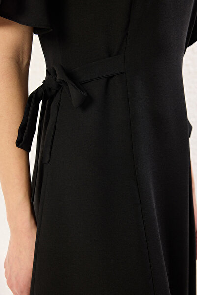 Trendyol Collection Fusta neagră în formă de A, cu detaliu de cravată laterală, rochie midi din crepon țesut TWOSS25EL00249