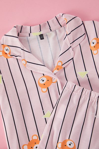 TRENDYOLKIDS Rosa gestreiftes Strick-Pyjama-Set für Mädchen mit Hemdkragen TKDSS25PT00005