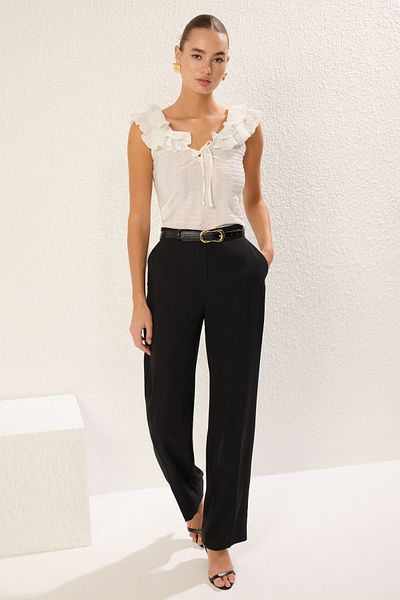 Trendyol Collection Dehnbare Strickbluse – Ecru, Kordelzug-Detail, körperbetont TWOSS25BZ00274