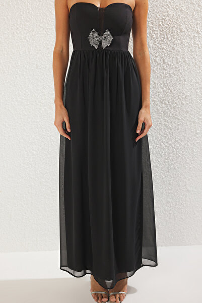 Trendyol Collection Φόρεμα A-Line Maxi με αξεσουάρ από μαύρη πέτρα Κομψό για τη νύχτα της αποφοίτησης TPRSS25AE00083