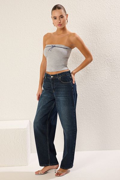 Trendyol Collection Grau melange taillierte/figurbetonte Carmen-Kragen-Schleife, dehnbare Strickbluse TWOSS25BZ00151