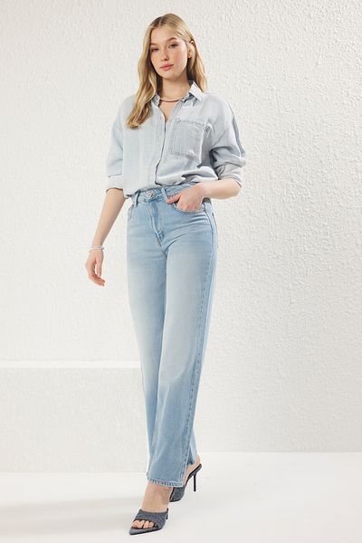 Trendyol Collection Blugi cu picioare late, albastru deschis, mai stabili, cu talie înaltă TWOSS25JE00054