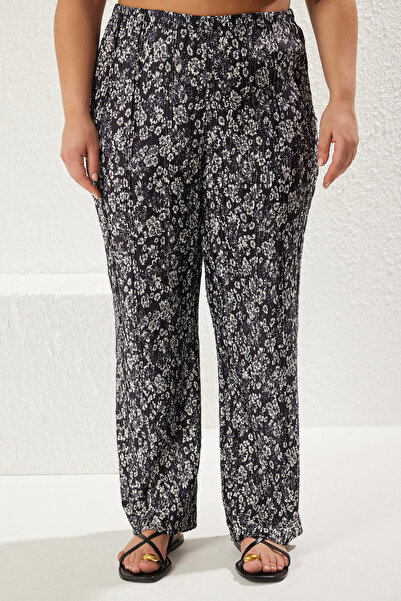 Trendyol Curve Plus Size Black Floral Print Wide Leg Pants - Wrapped Fabric Tbbss25Ar00023