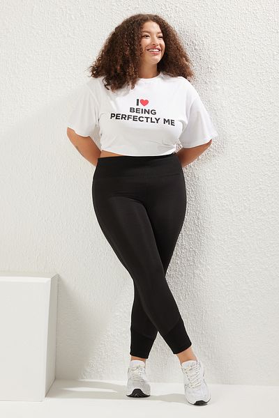 Trendyol Curve Fekete magas derekú kötött nagy méretű leggings bordás részletekkel a lábon és a derekán TBBSS25BV00000