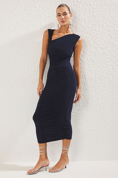 Trendyol Collection Marineblaues, figurbetontes, stilvolles Abendkleid, Nachtabendkleid TPRSS25EL00153