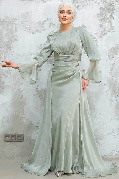 Neva Style فستان سهرة بذيل أخضر من Cagla 4986cy