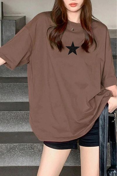NO 601 Γυναικείο μπλουζάκι σε καφέ Oversize Μαύρο Glitter Star με στάμπα με φαρδιά εφαρμογή