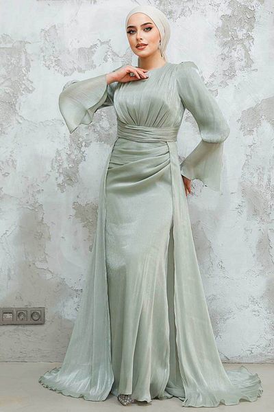 Neva Style فستان سهرة بذيل أخضر من Cagla 4986cy