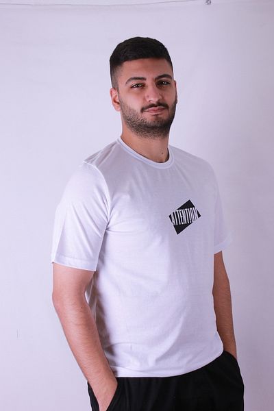 trender Tricou alb pentru bărbați cu imprimeu Attent!on