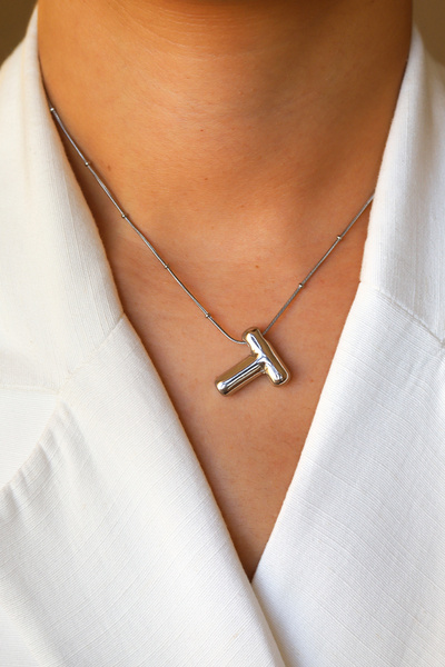 Brillo نموذج بالون الحروف قلادة فولاذية فضية اللون