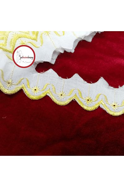 Gelincimherşey Yellow Embroidered Scallop on Terikoton White