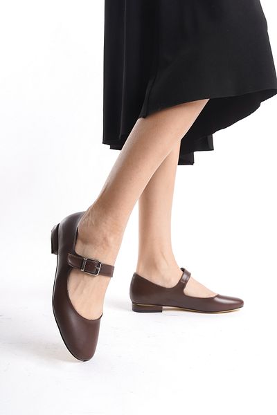 Niloshka Clara Brown Skin Round Mold Buckle Casual Ballerina Women's Shoes