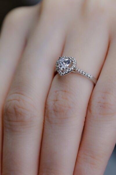 Fay Yamaner Kadın Beyaz Kalpli Tek Taşlı Altın Yüzük