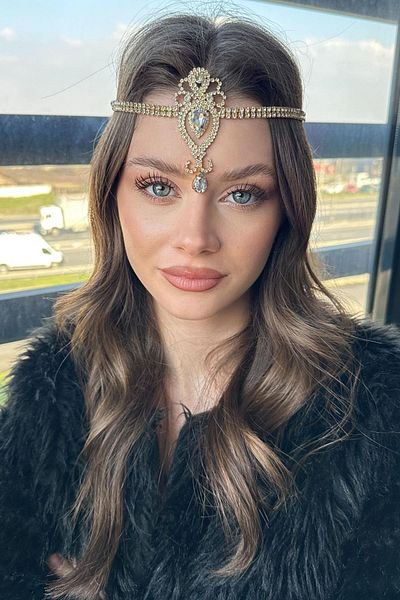 TAKIŞTIR إكسسوار حجري ذهبي اللون مفصل