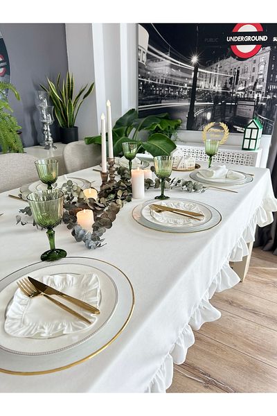 Decamor home Față de masă dreptunghiulară albă cu volane, cu textura de catifea fără griji