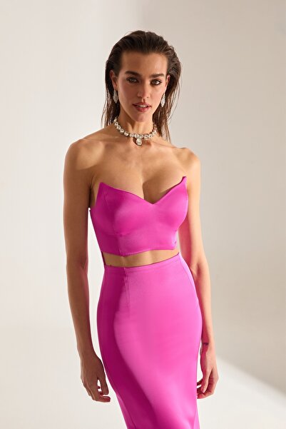 BETTY & SAM Mabel Cut Out Dekolteli Kalem Saten Neon Pembe Gece Elbisesi