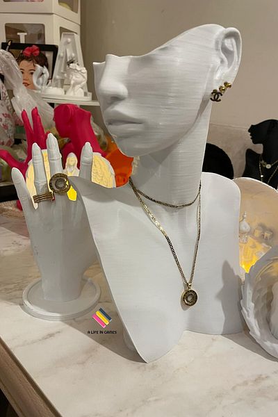 a life in games 25cm Decorative Jewelry Set - Mannequin Stand, Stylish Makeup Gem Necklace & Exhibition Ring