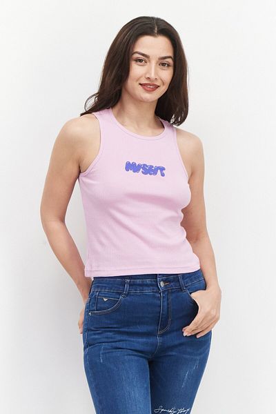 Misfit بلوزة نسائية بدون أكمام بياقة دائرية وشعار العلامة التجارية، وردي