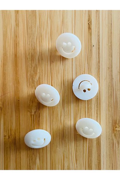 Öztürk Cream Baby Button with a Stitch from the Bottom. 15mm. The Smiling Face.