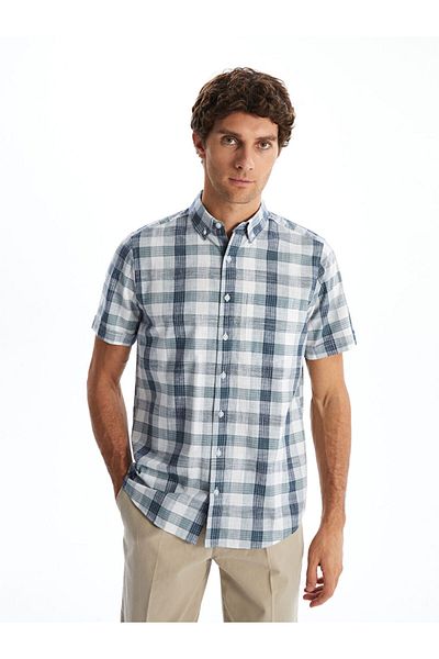LC Waikiki Ανδρικό πουκάμισο LCWAIKIKI Classic Regular Fit με κοντό μανίκι καρό από ποπλίνα