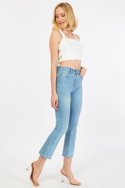 LAMODEMAPASS White Back Detailed Crop Top