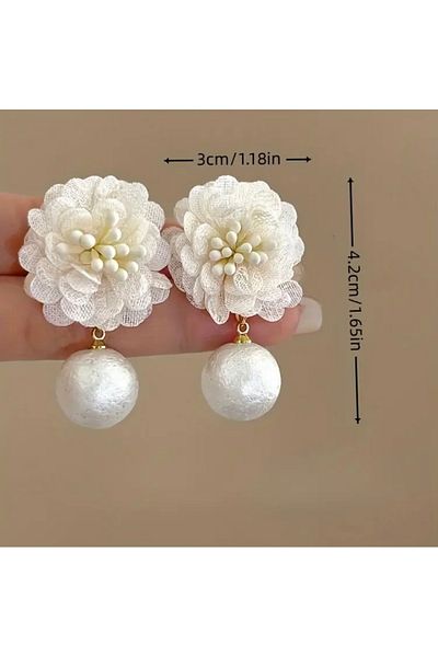Accessories Moon Home Collection أقراط نسائية متدلية من القماش الأبيض مزينة باللؤلؤ