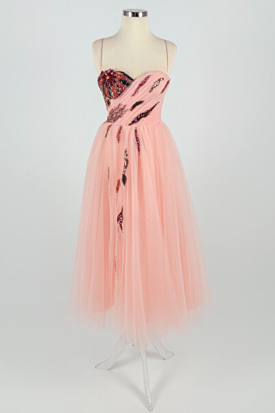 Lenta Moda Pudra Drapeli ve Renkli Dantel Detaylı Midi Boy Abiye ve Gece Elbisesi