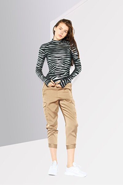 adidas تيشيرتات رياضية نسائية بأكمام طويلة من ستيلا مكارتني، باللون الأسود