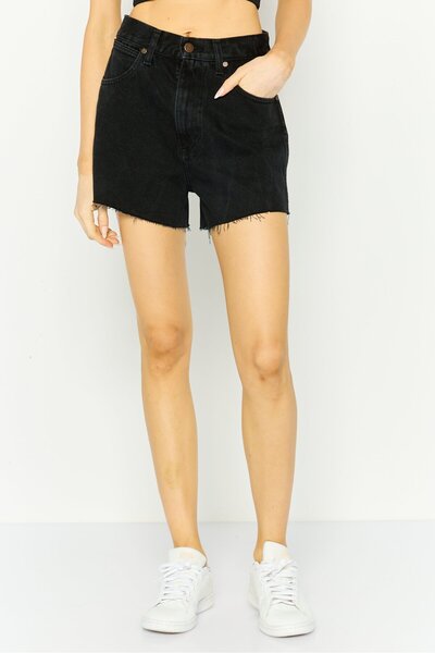 WRANGLER شورت جينز سادة للنساء، أسود