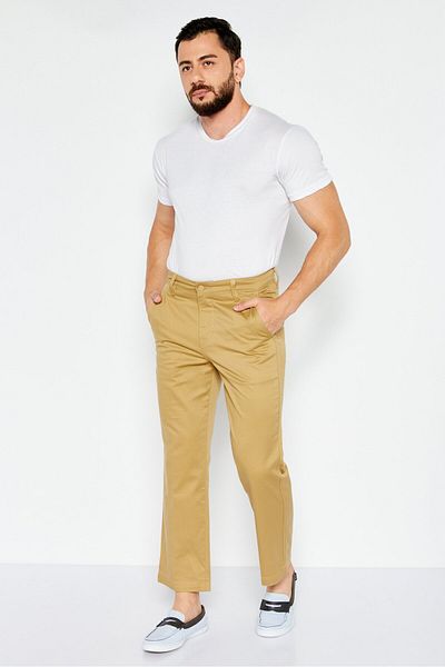 Levi's Men Cropped Fit Solid Chino Pant, Tan