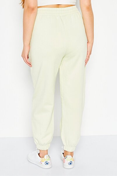 Levi's Women Regular Fit Solid Jogger Pants, Light Green