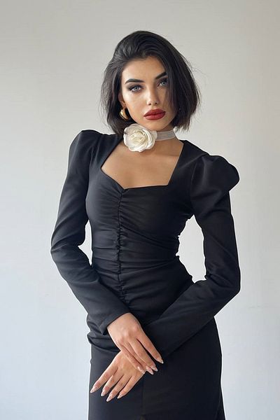 WOMAN VISION Γυναικείο μίντι βραδινό φόρεμα από μαύρο ύφασμα Atlas με λεπτομέρεια με σκίσιμο 335