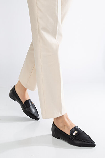 Genetti Kadın Sivri Burun Sade ve Şık Loafer Ayakkabı