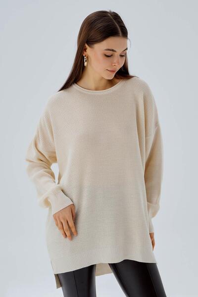 Rays Пуловер с кръгло деколте, модел 2210, цвят екрю, с цепка и детайли