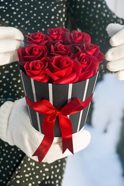 Sole 9 Adet Özel Kumaştan Kokulu Kırmızı Gül, Şık Silindir Kutuda: Sonsuz Aşkınızı Anlatın! Kız Arkadaşa,