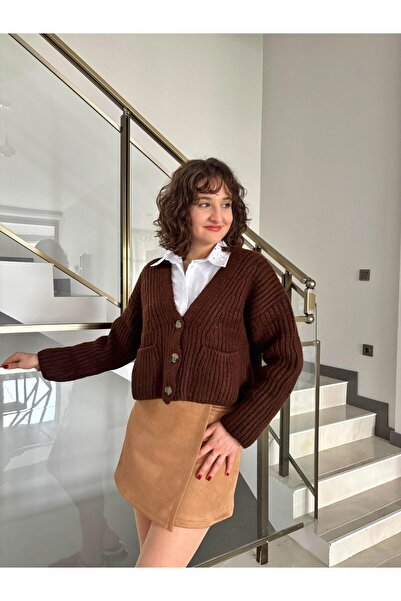 Butik Cep Detaylı Düğmeli Örgü Hırka