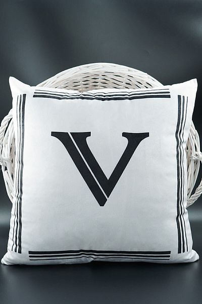ASDİVA 43X43 cm Velvet Throw Pillow Cover - Double-Sided Letter V with Cat Pattern, Birthday Marriage Proposal